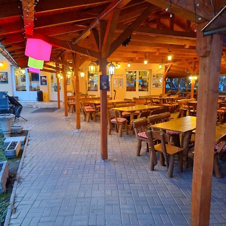 Grill Terasz Etterem Es Szallashely Mezokovesd Luaran gambar