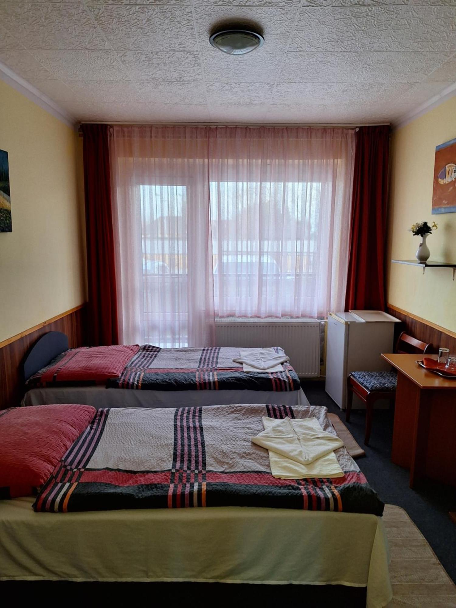 Grill Terasz Etterem Es Szallashely Mezokovesd Luaran gambar