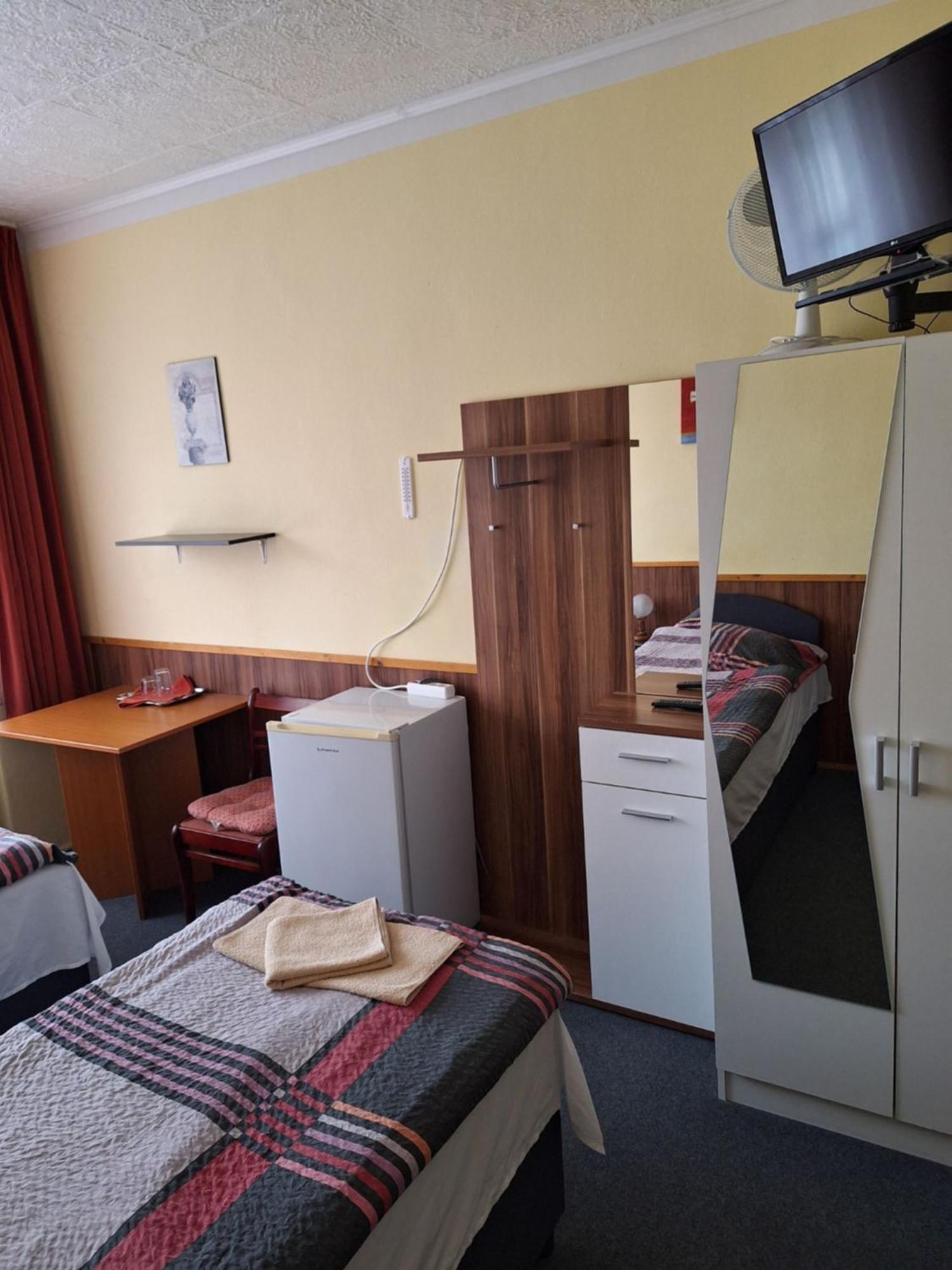 Grill Terasz Etterem Es Szallashely Mezokovesd Luaran gambar