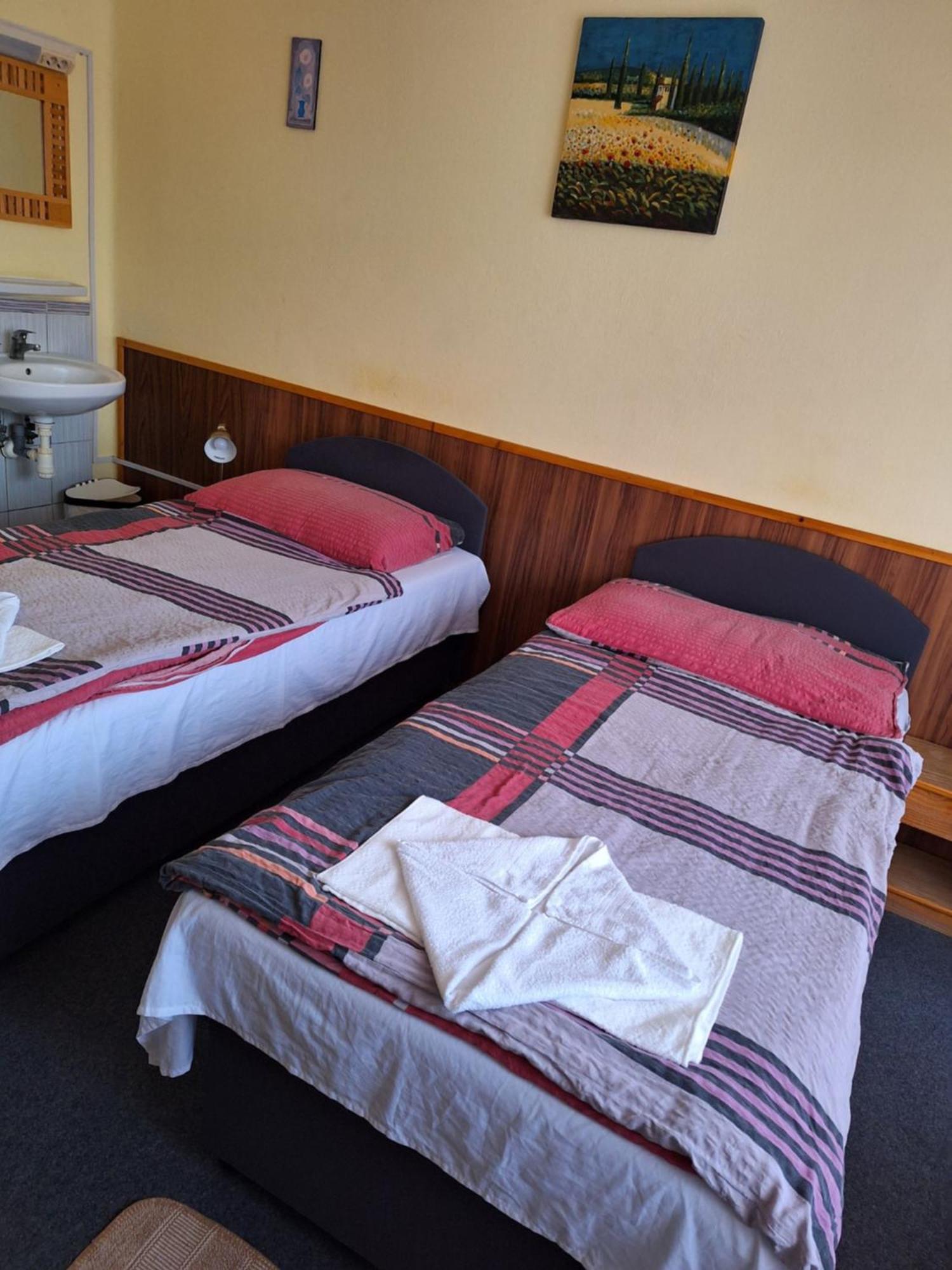 Grill Terasz Etterem Es Szallashely Mezokovesd Luaran gambar
