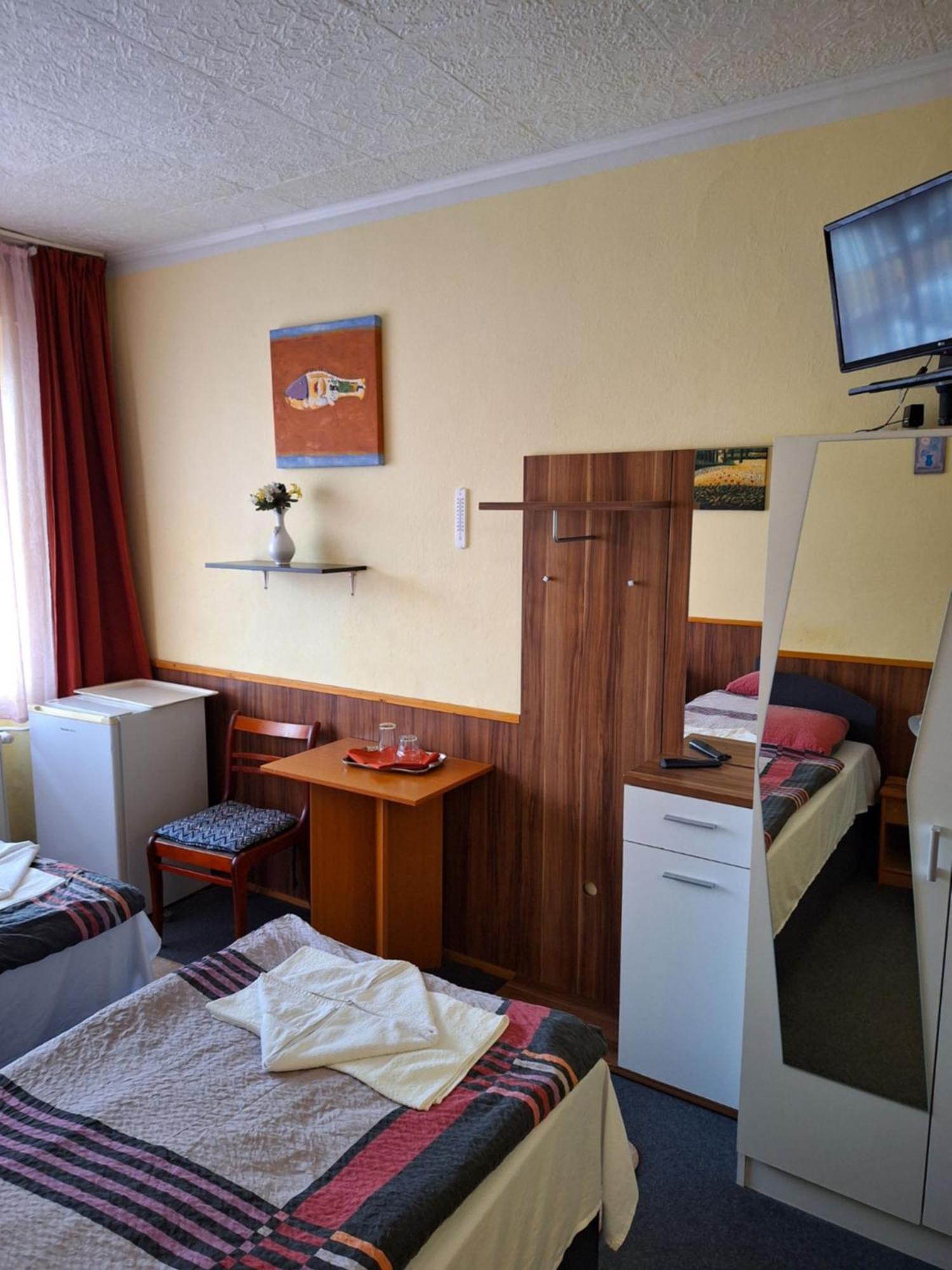 Grill Terasz Etterem Es Szallashely Mezokovesd Luaran gambar