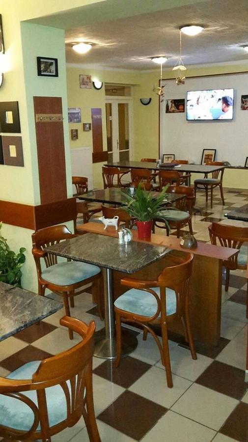 Grill Terasz Etterem Es Szallashely Mezokovesd Luaran gambar