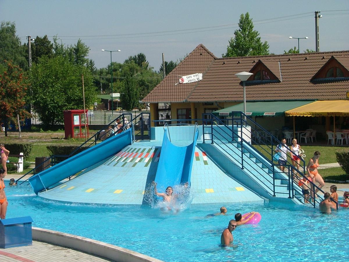 Grill Terasz Etterem Es Szallashely Mezokovesd Luaran gambar
